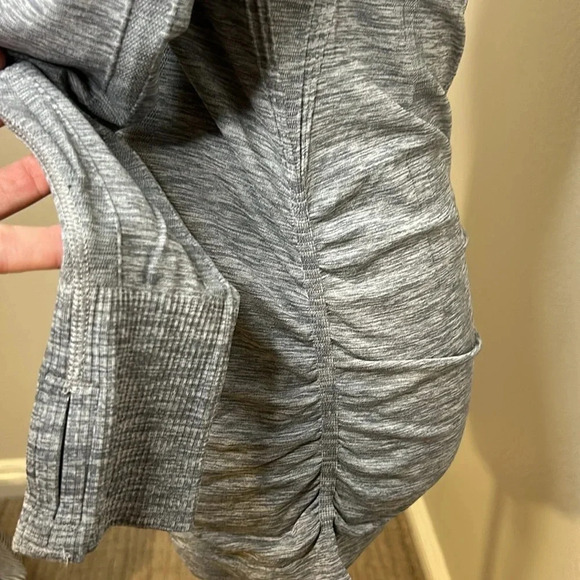 Athleta long sleeve athletic shirt with side ruching, thumb holes size S - Picture 2 of 9